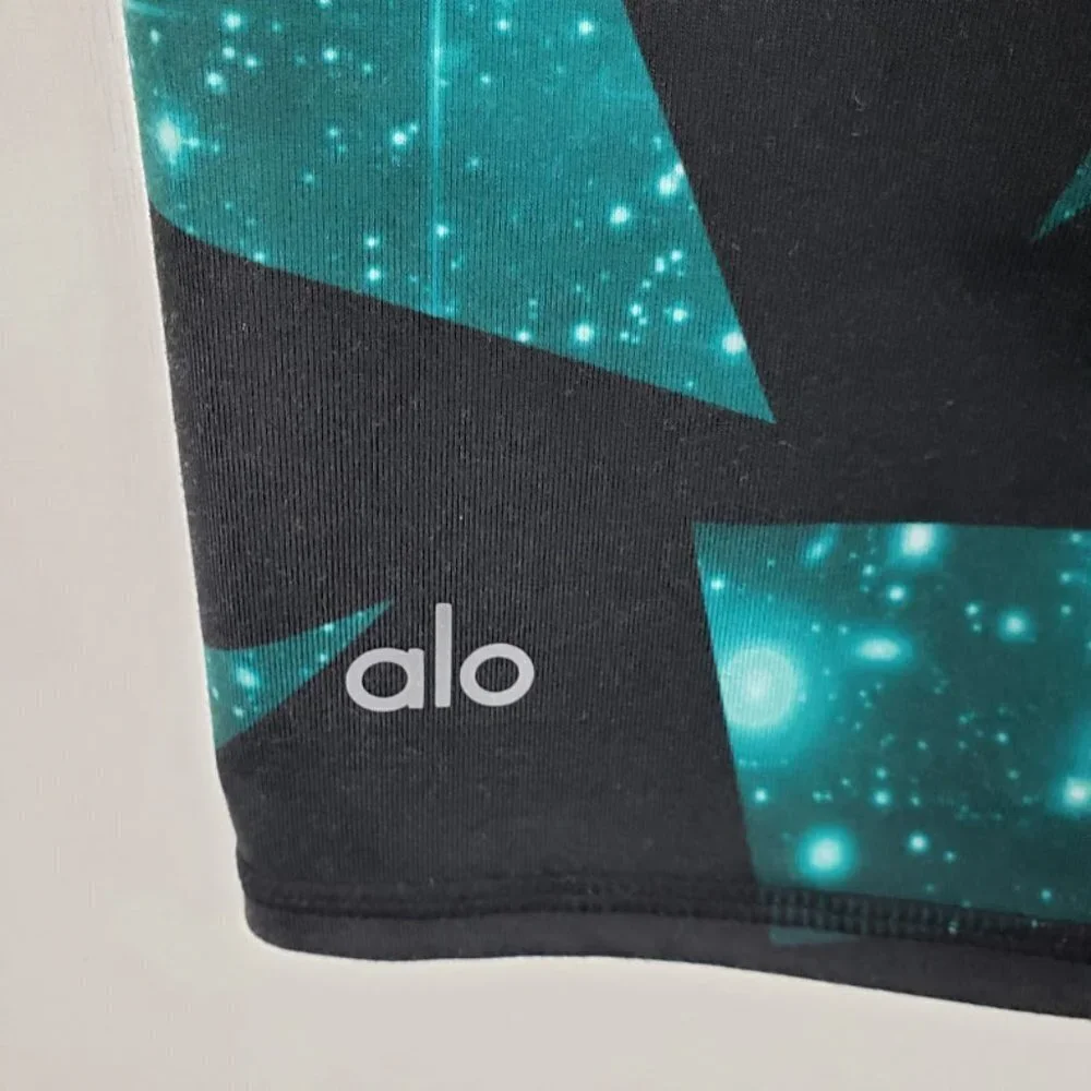 Alo Yoga Airbrush Capri Leggings Island Space Green Geometric Knicker Size XS